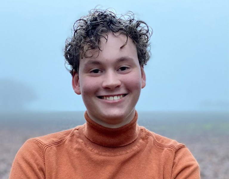 Lars poseert buiten