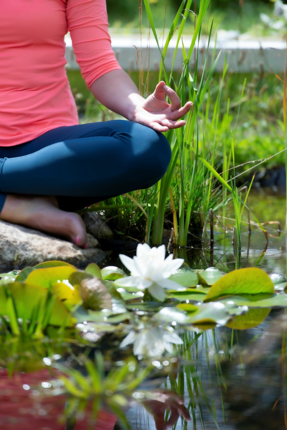 Yoga buiten bij de vijver van Vogellanden