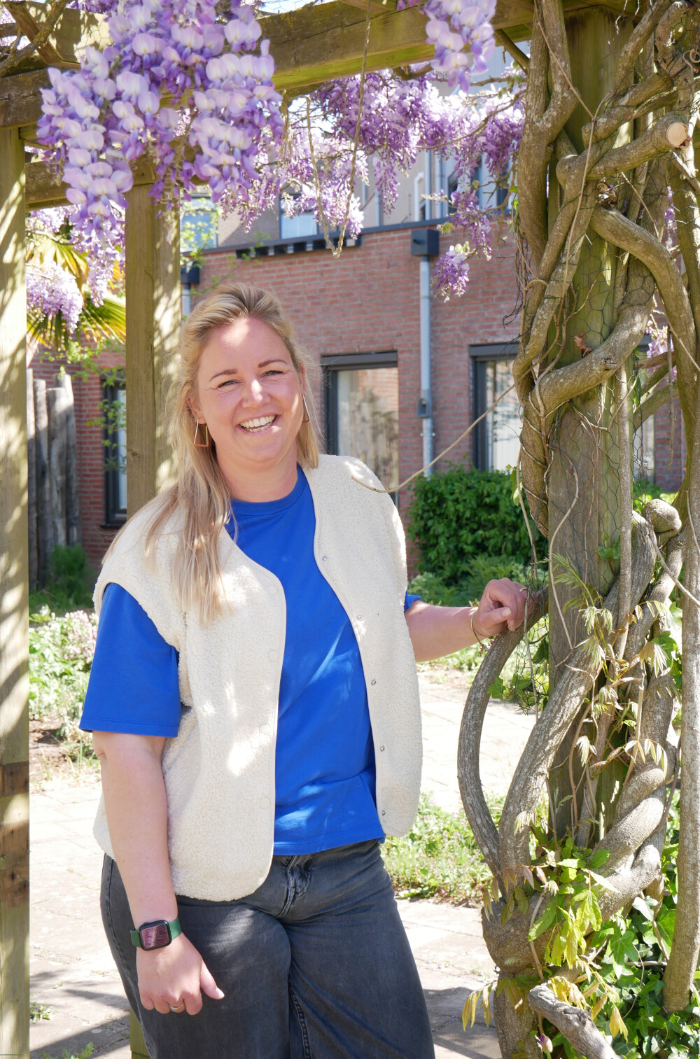Nienke poseert in de beleeftuin