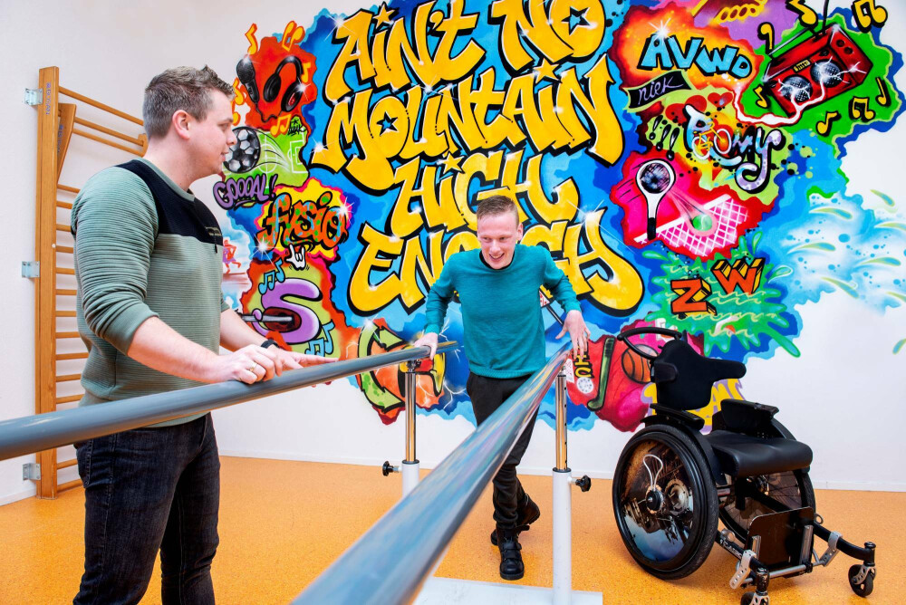 Jongen op loopburg in sportzaal Hengeveld