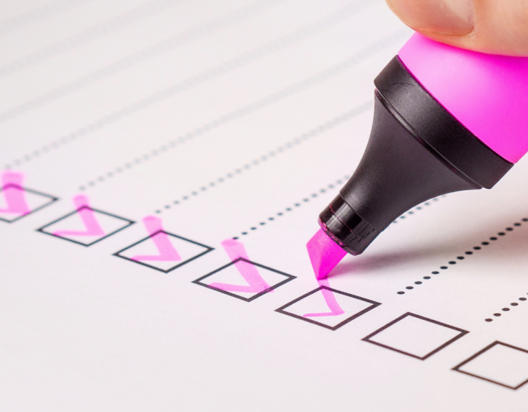 roze stift vinkt lijstje af